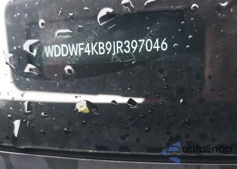 2018 Mercedes-Benz C 300 4Matic z USA, uszkodzony, nr VIN WDDWF4KB9JR397046